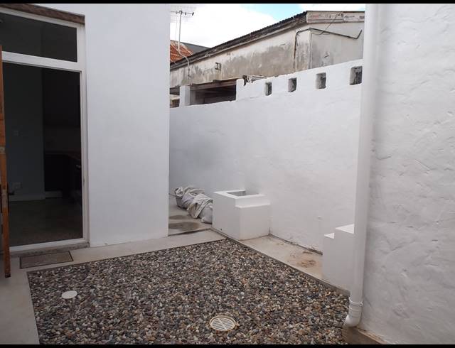 2 bed property to rent in OBSERVATORY